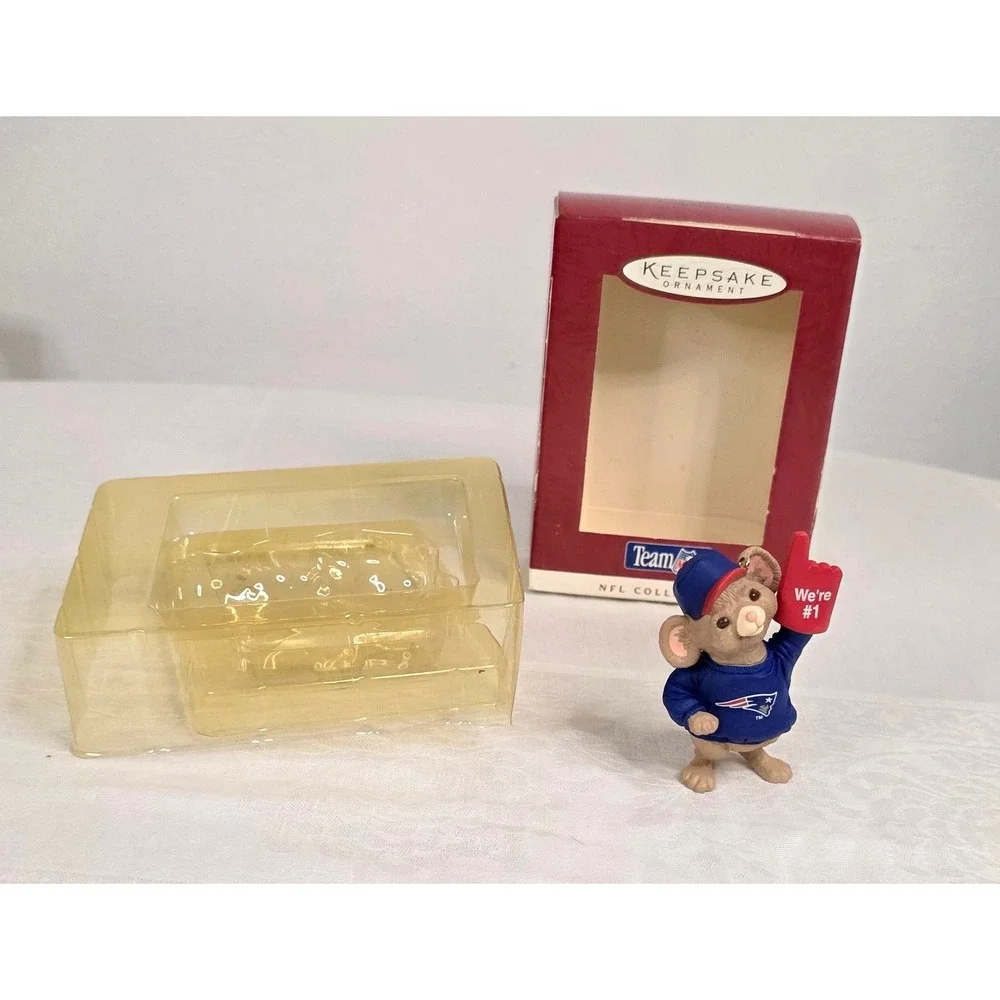 Vintage 1996 Hallmark New England Patriots NFL Mouse Keepsake Ornament Boxed